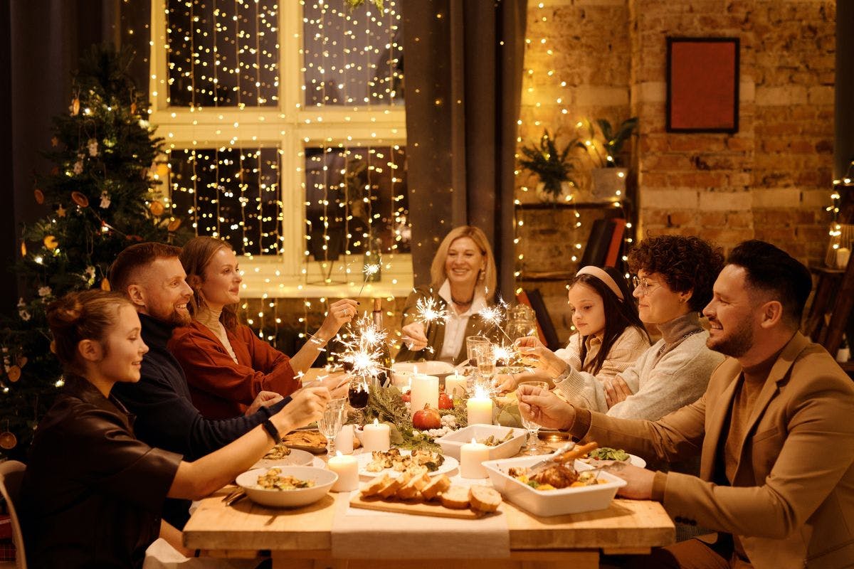 A large family has dinner for the holidays, by Nicole Michalou via Pexels