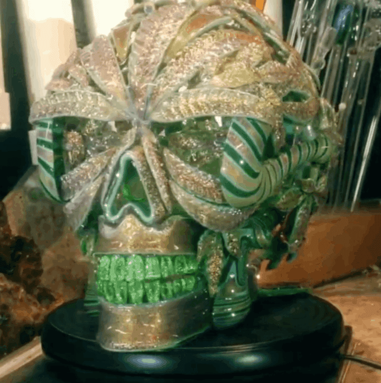 Cannabis waterbong named the Skull-hookah