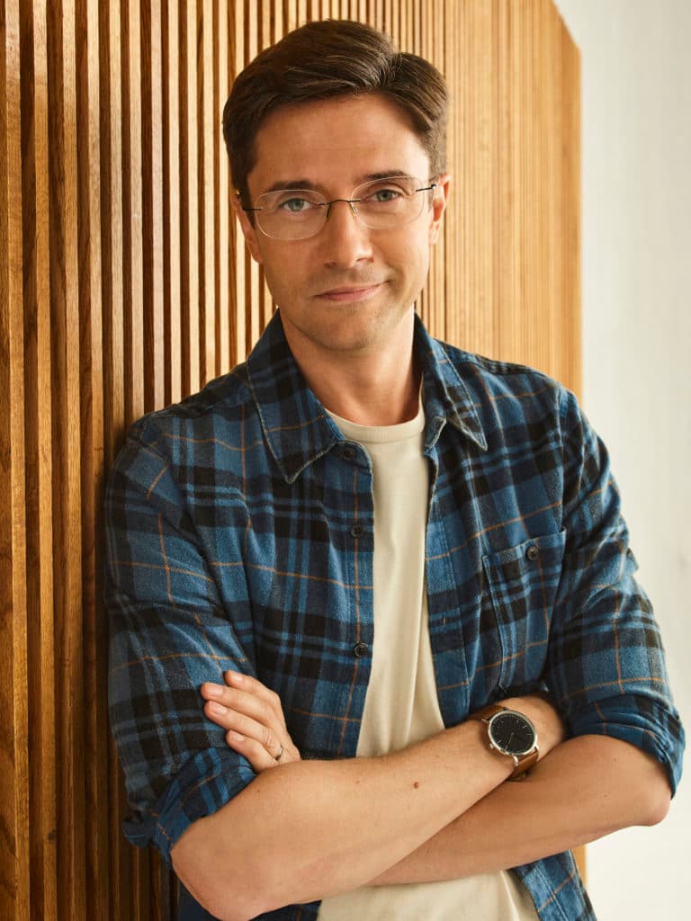 HOME ECONOMICS - ABC's ÒHome Economics" stars Topher Grace as Tom. (ABC/Peggy Sirota)