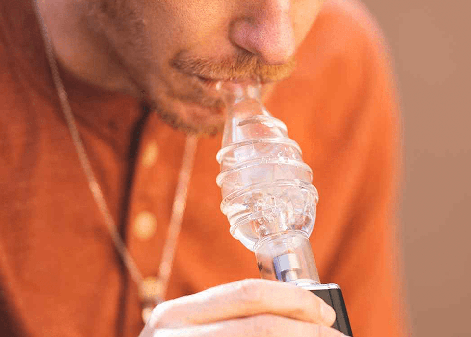 Man takes a dab of the Linx Apollo Dab Rig