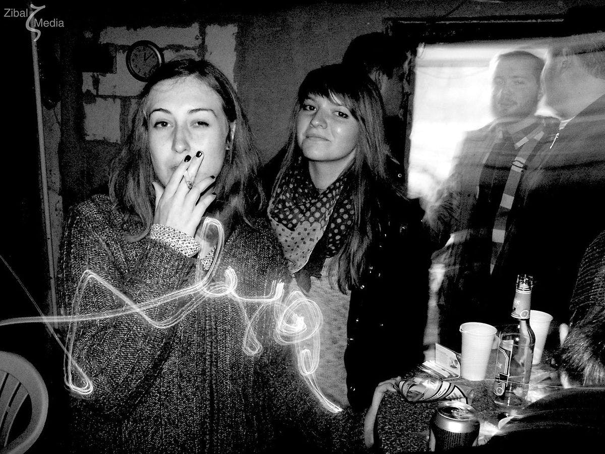A group of friends smoking at a party, by Zibal Media via Pixabay