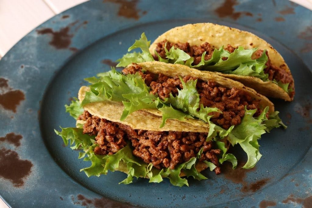 Ground beef tacos, in the hard shell, by Stina Magnus via Pixabay