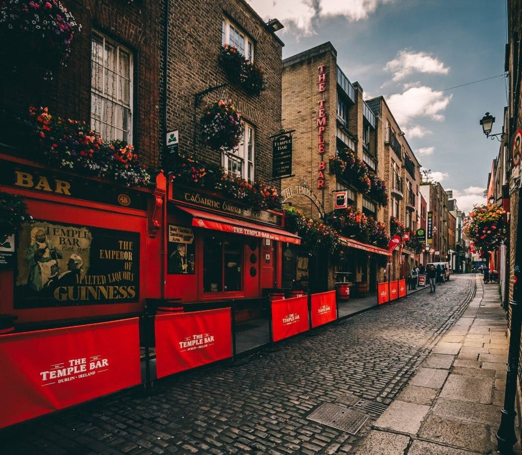 An Irish pub in Ireland, by Mark Dalton via Pexels
