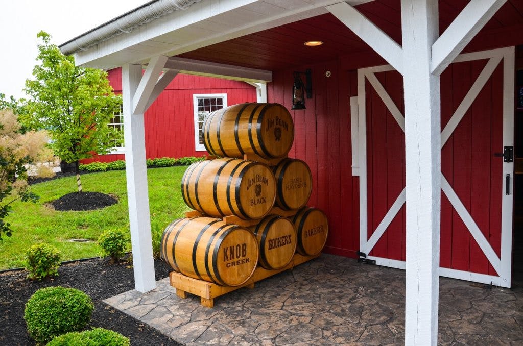 Barrels of Kentucky bourbon, by USA Reiseblogger via Pixabay