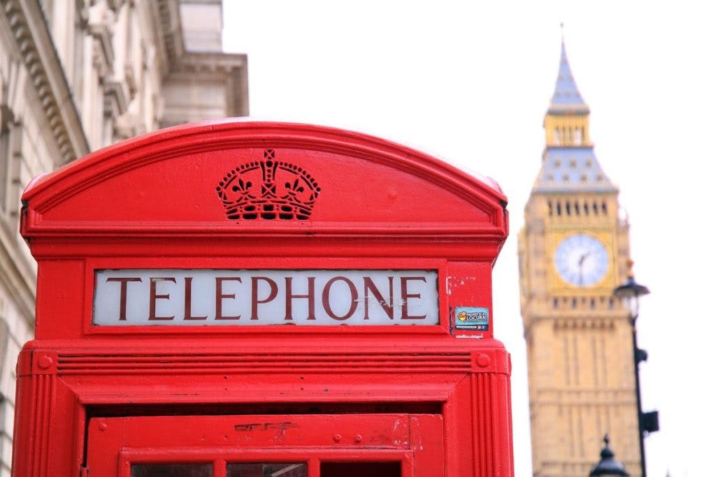 A red telephone booth in London, by Unsplash via Pexels